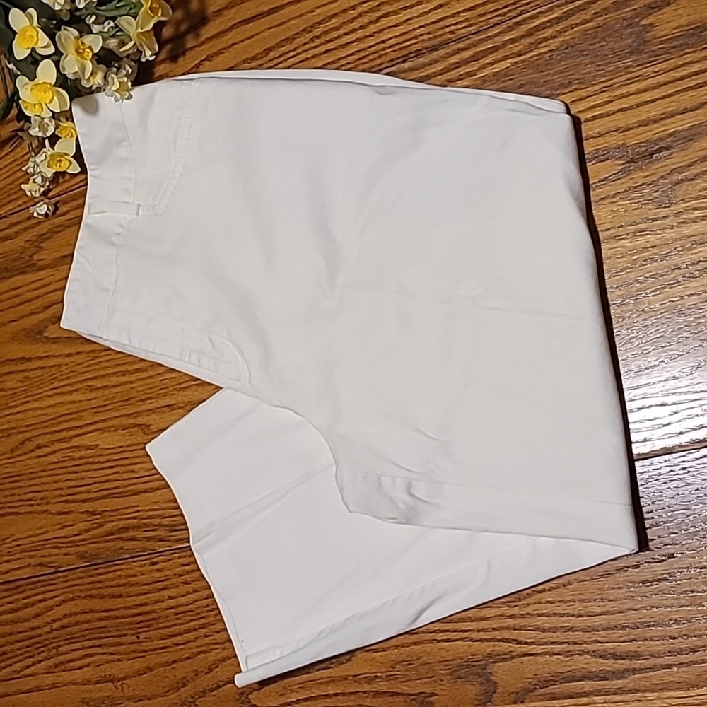 212 Collection White Strtech Capri Pants - Picture 2 of 8